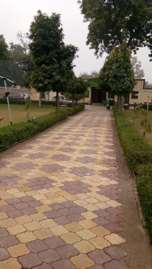 Radha Krishna Dham Villa Vrindávan Kültér fotó